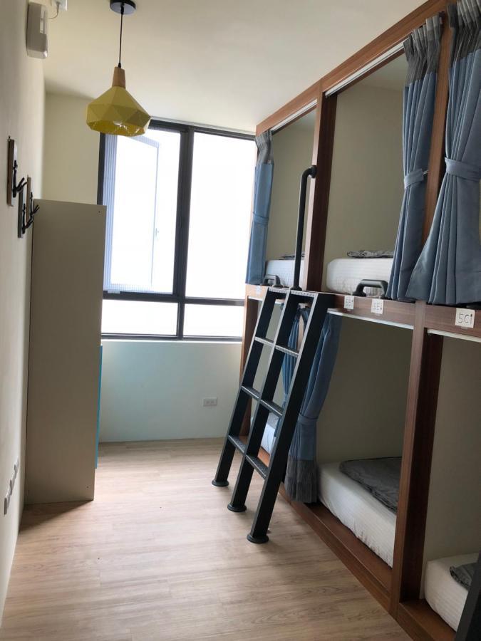Knock Knock Hostel Kaohsiung Exterior foto