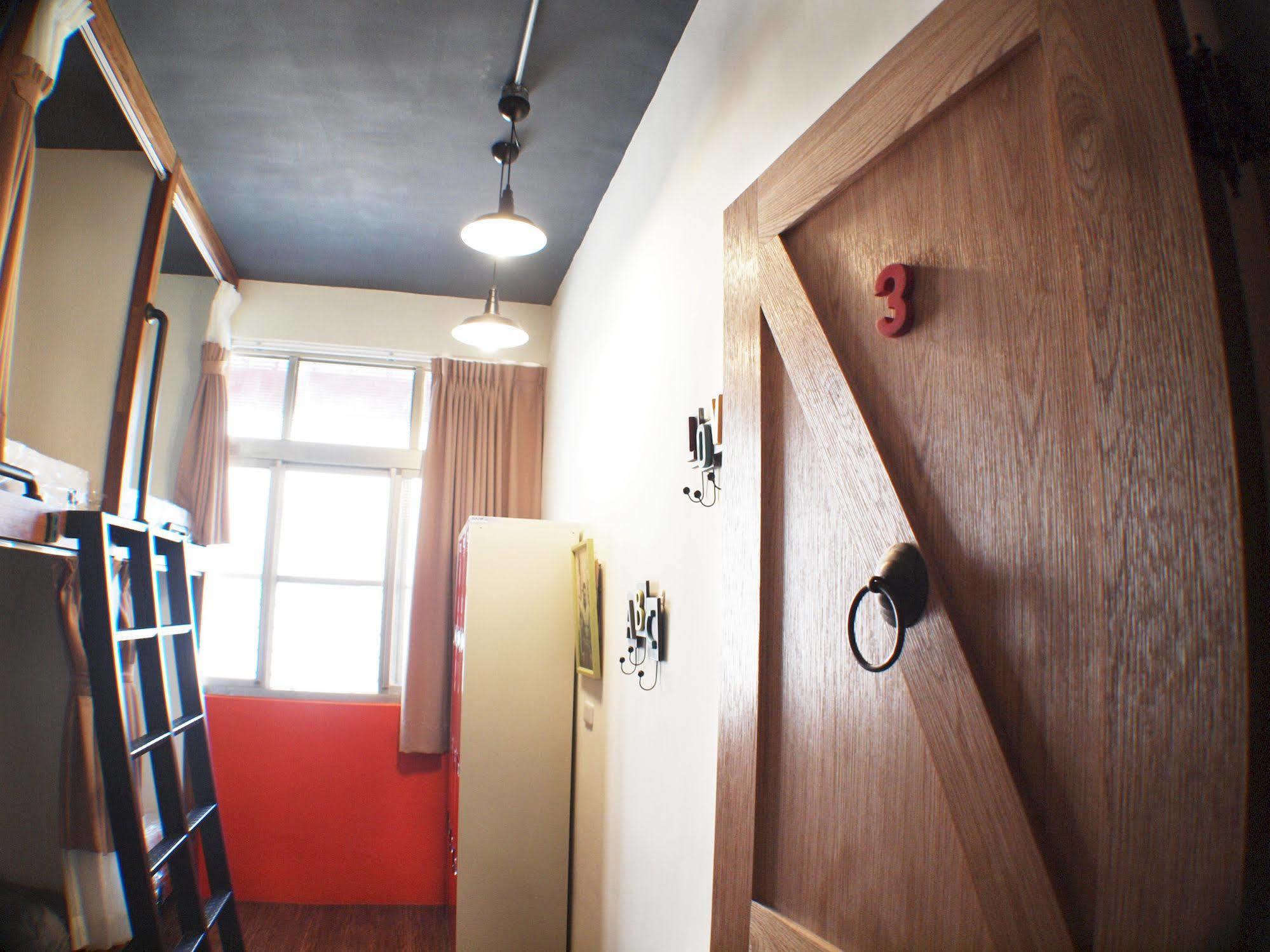 Knock Knock Hostel Kaohsiung Exterior foto